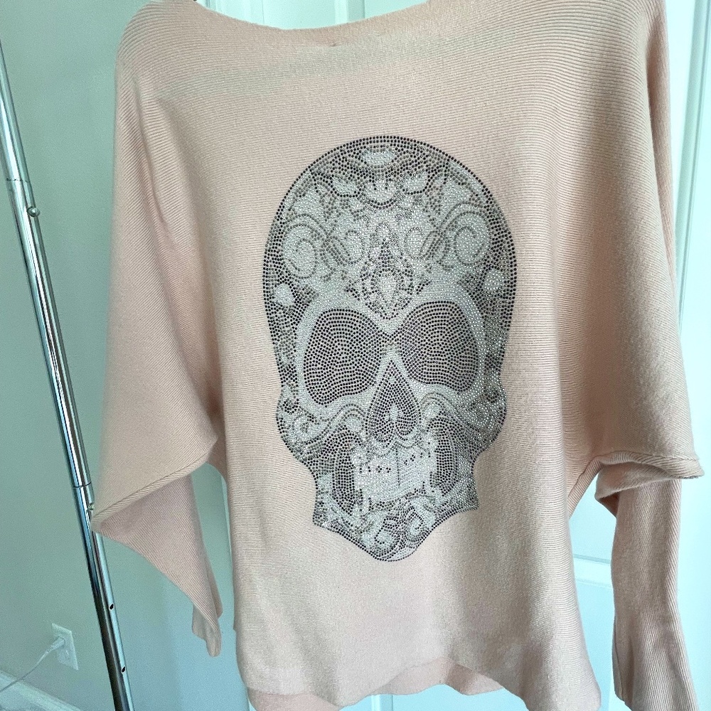 NWT Pink Skull sweater. Sz L